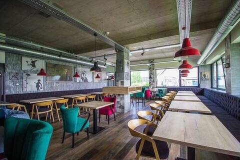 Restaurant pub 63